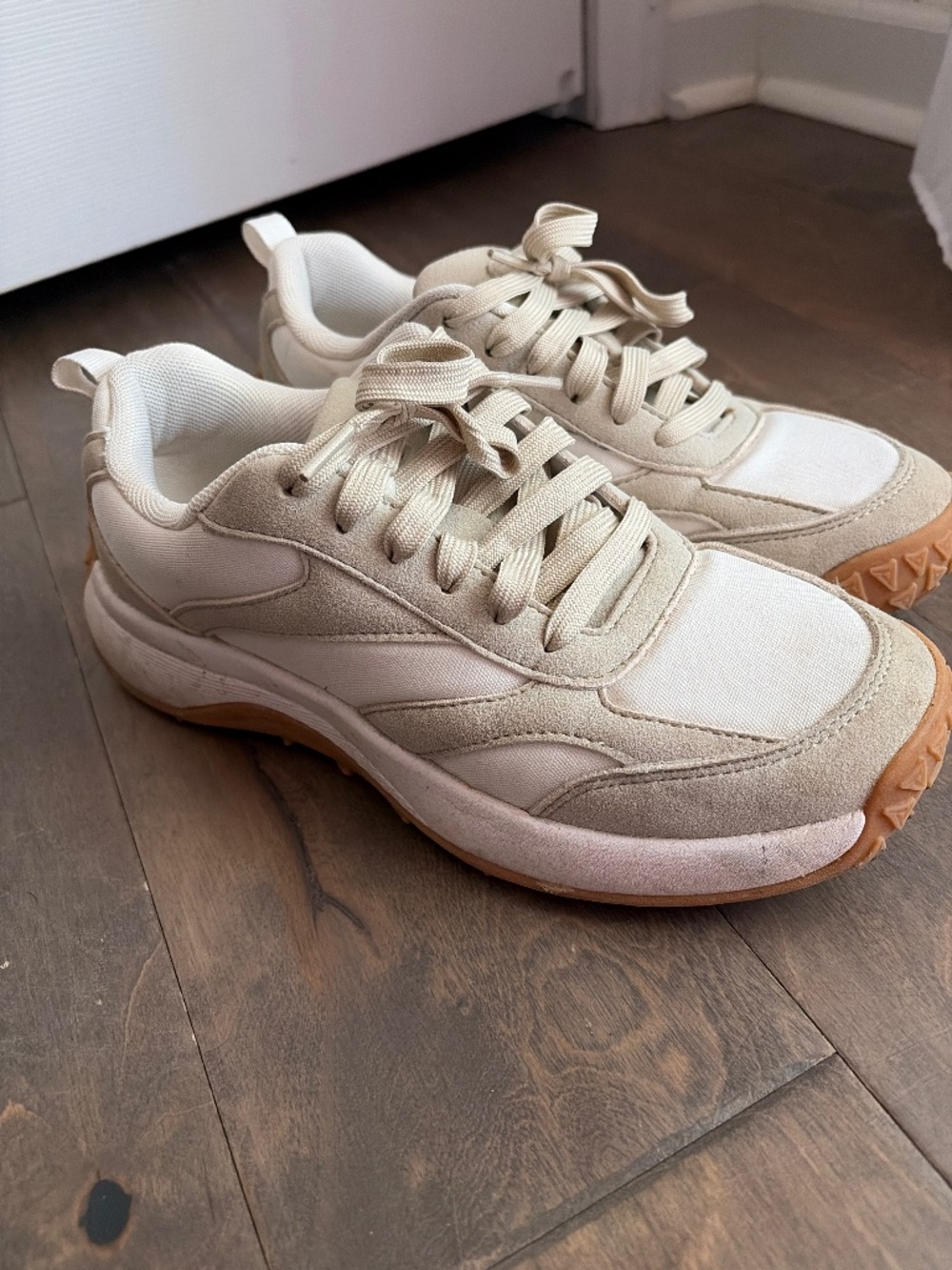 Avia tennis shoes